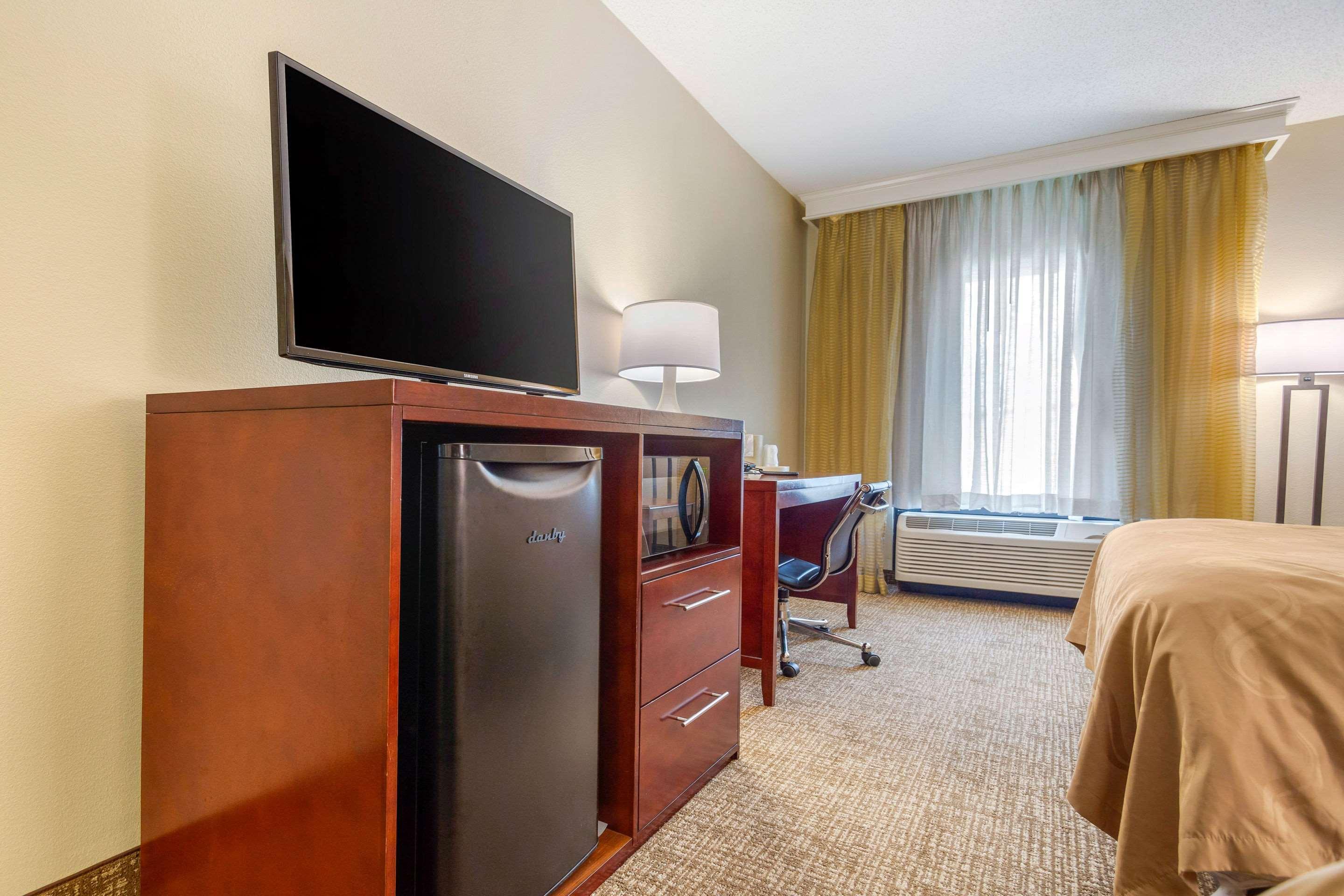 Quality Inn & Suites Olde Town Портсмут Екстер'єр фото