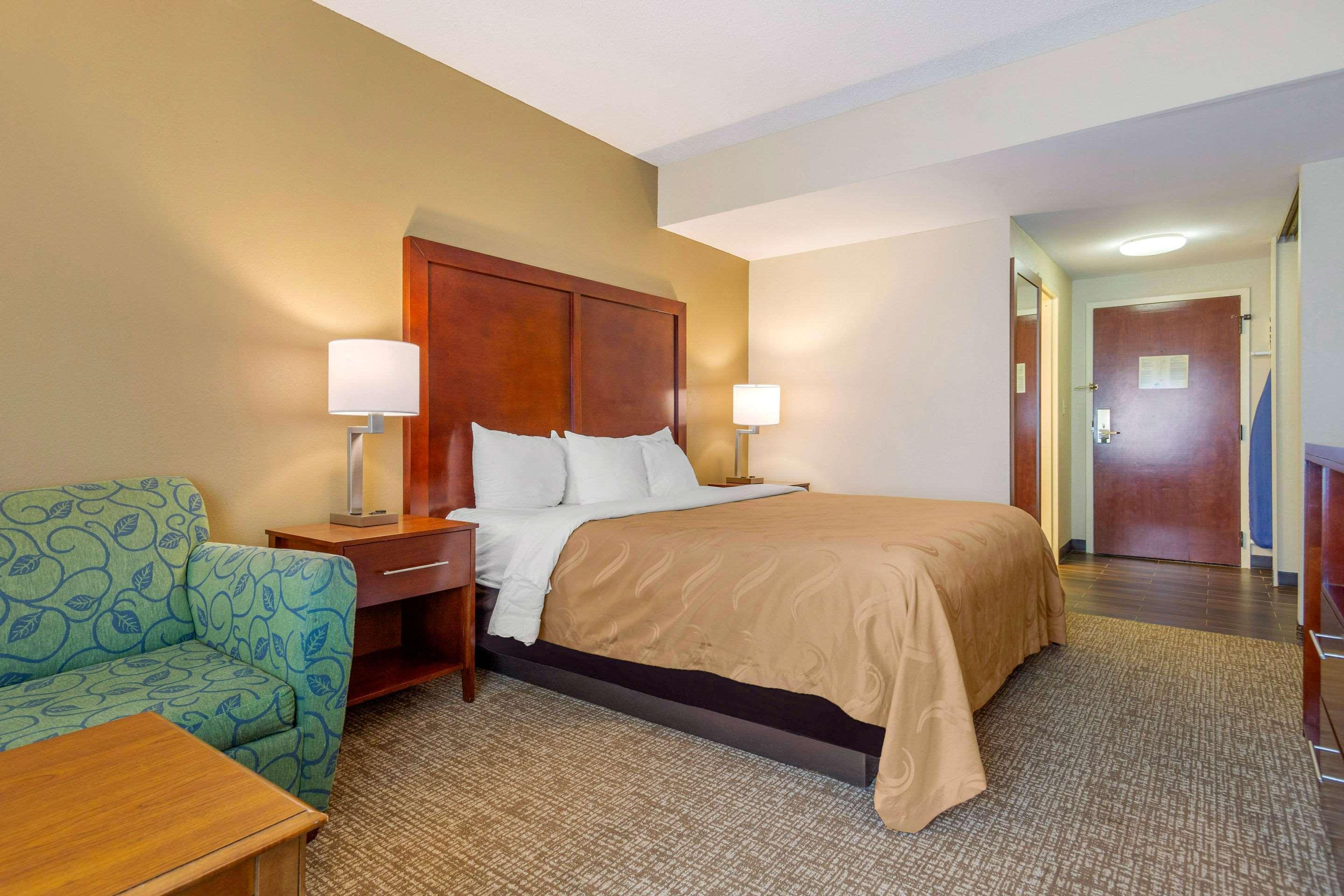 Quality Inn & Suites Olde Town Портсмут Екстер'єр фото