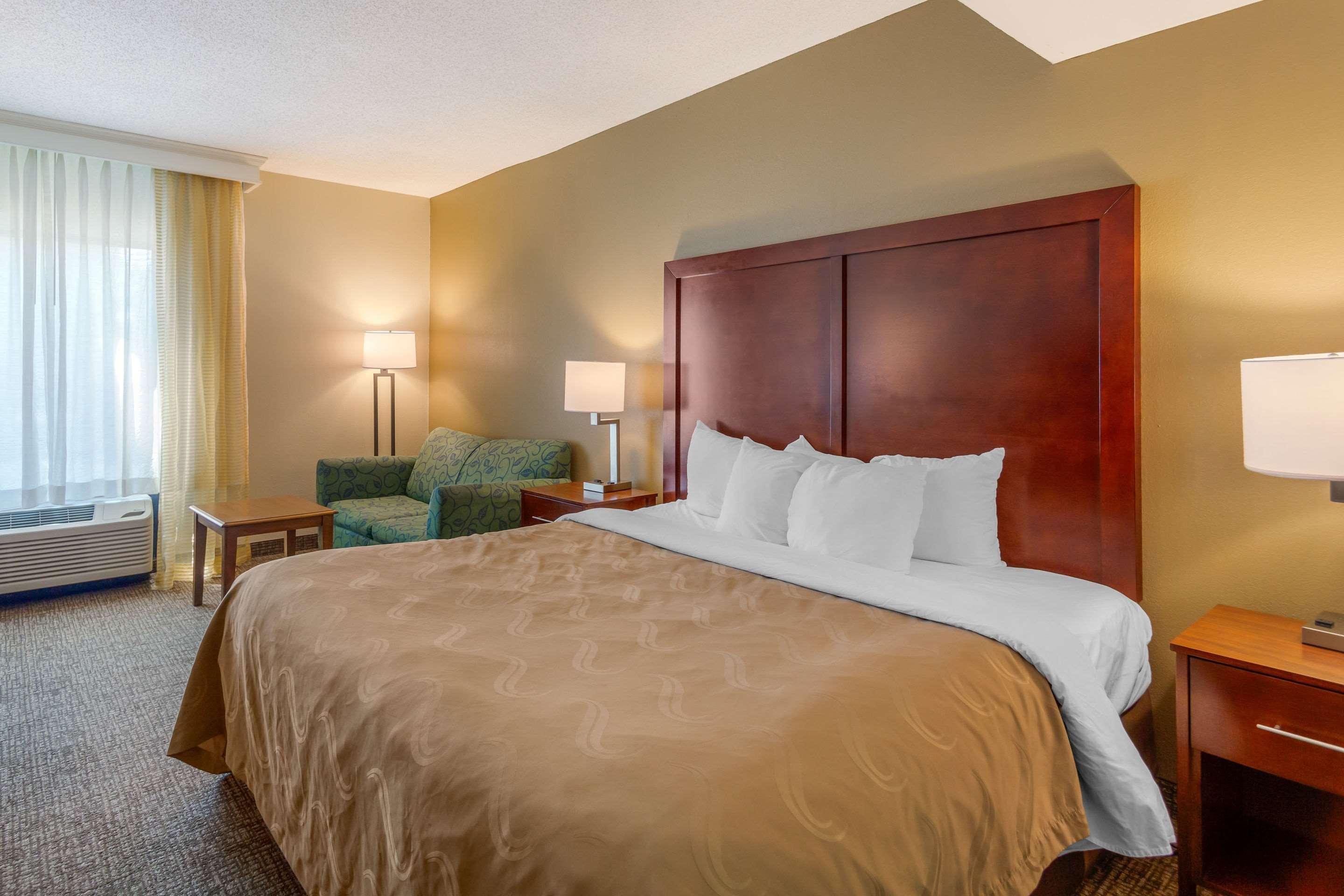 Quality Inn & Suites Olde Town Портсмут Екстер'єр фото