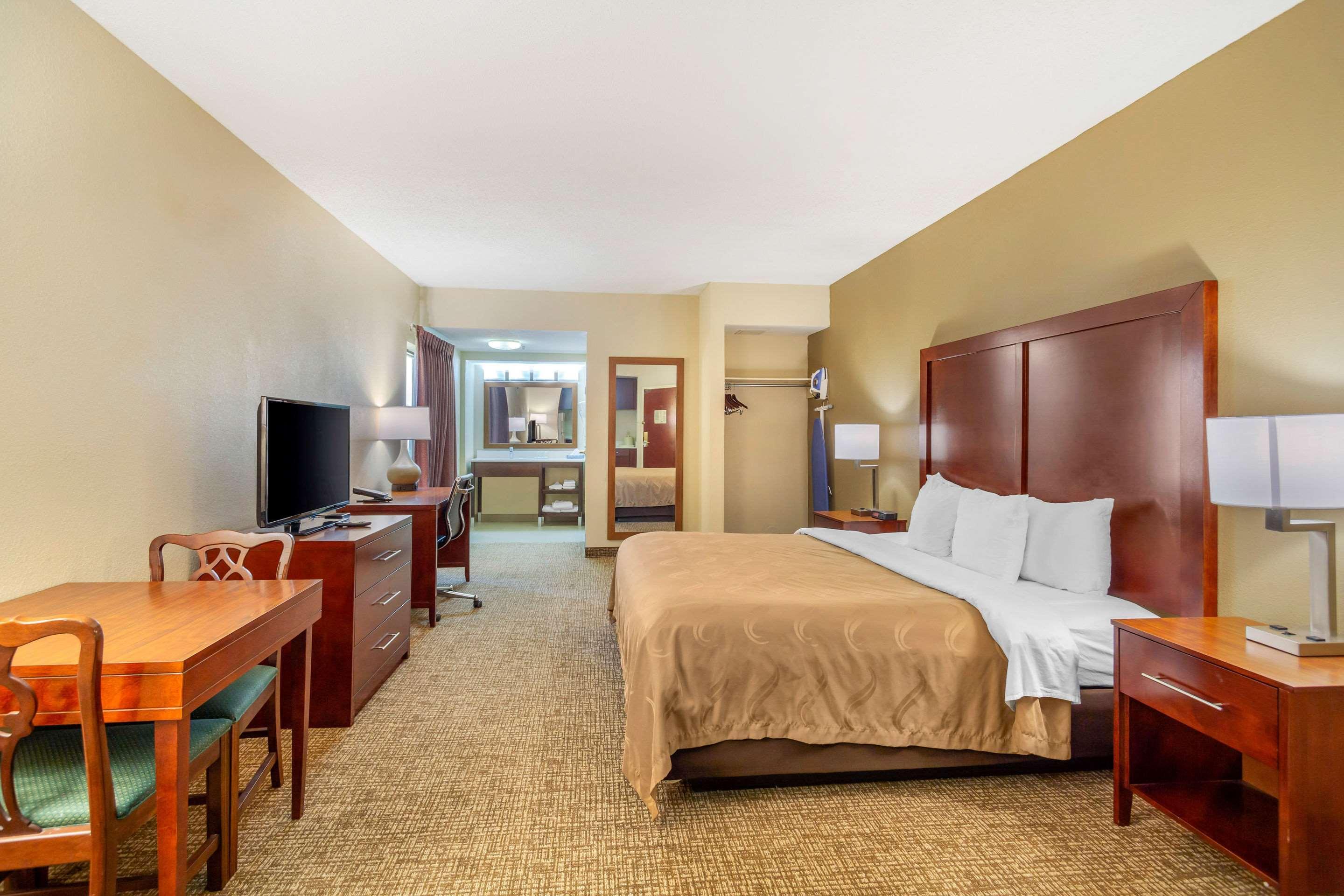 Quality Inn & Suites Olde Town Портсмут Екстер'єр фото