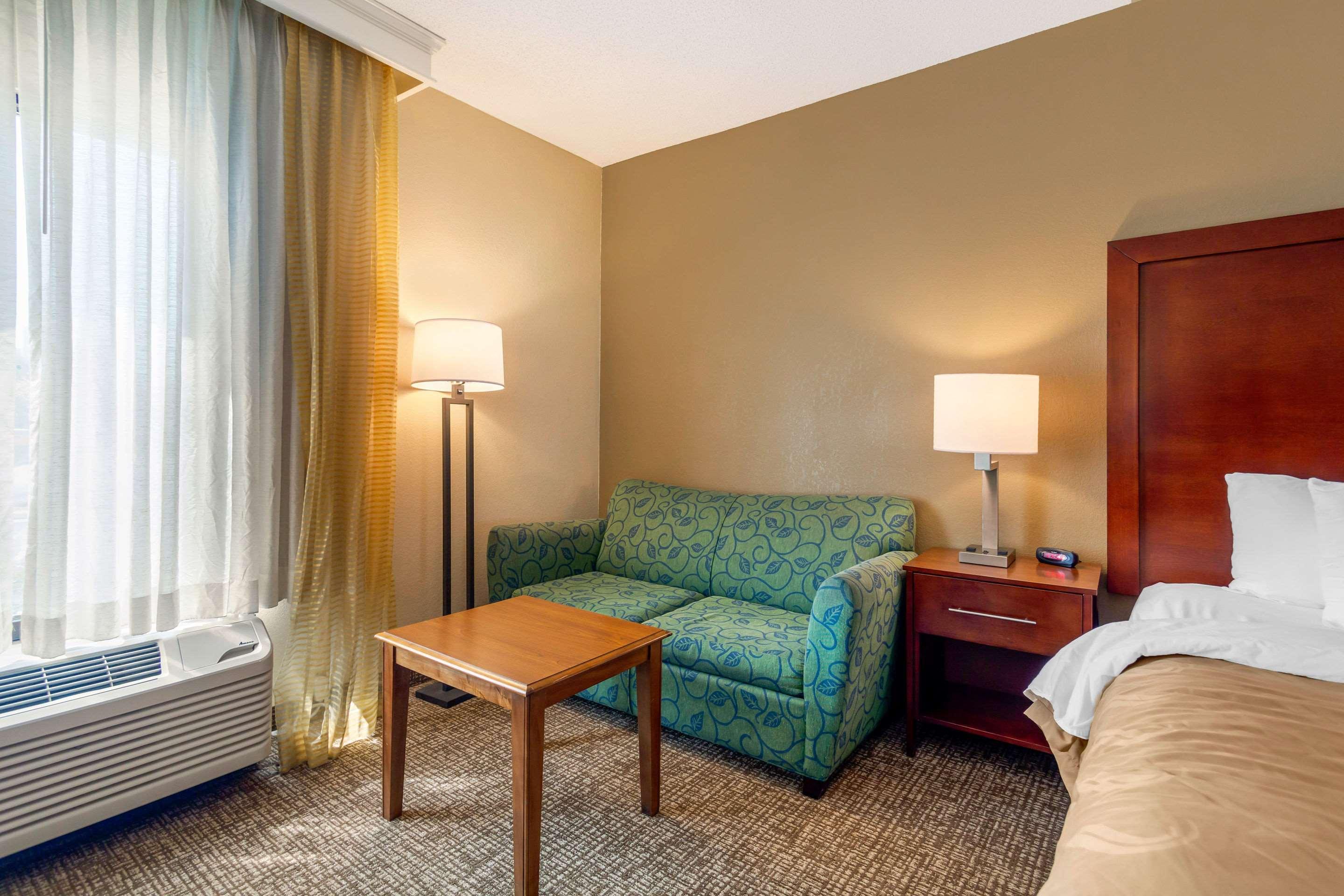 Quality Inn & Suites Olde Town Портсмут Екстер'єр фото