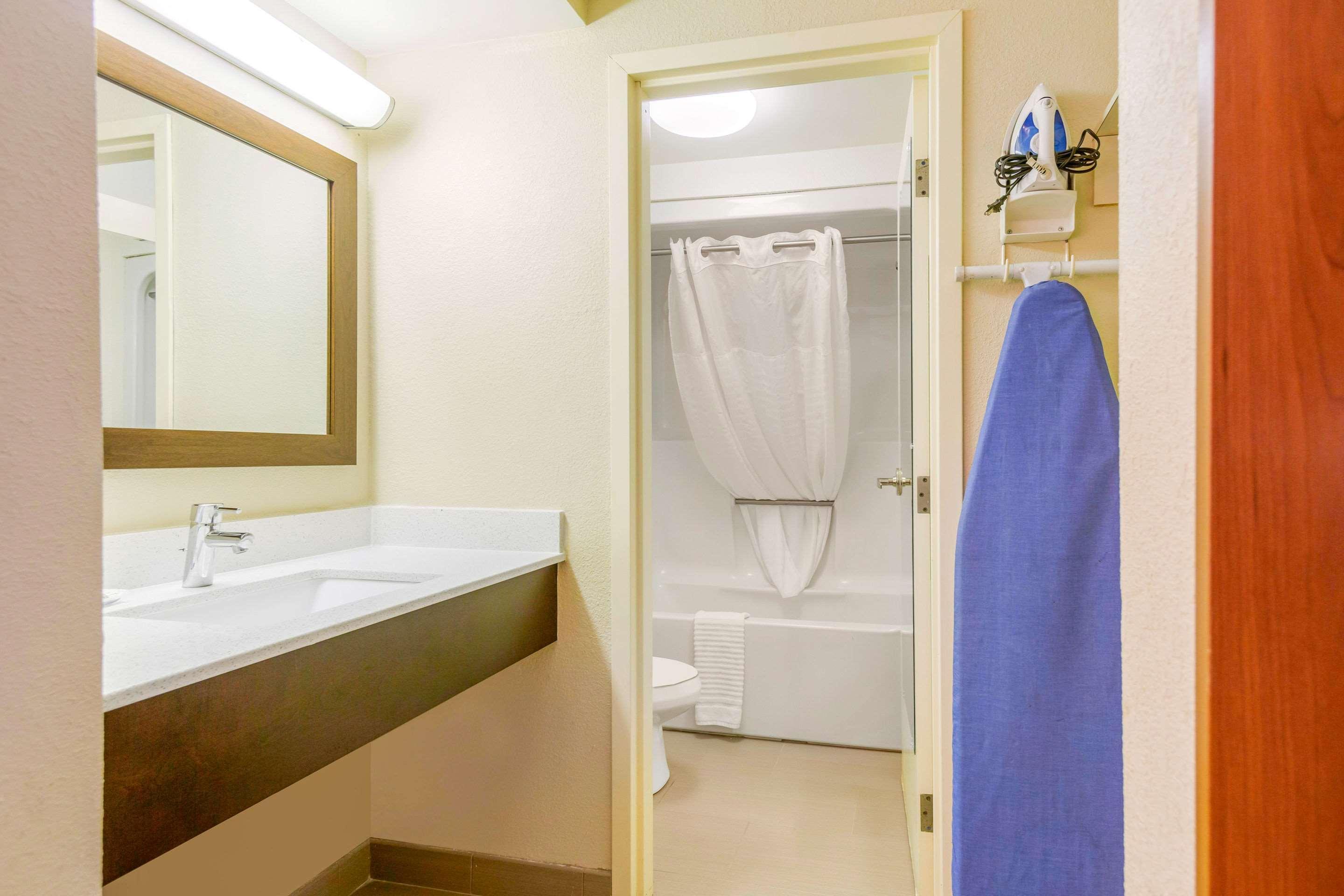 Quality Inn & Suites Olde Town Портсмут Екстер'єр фото