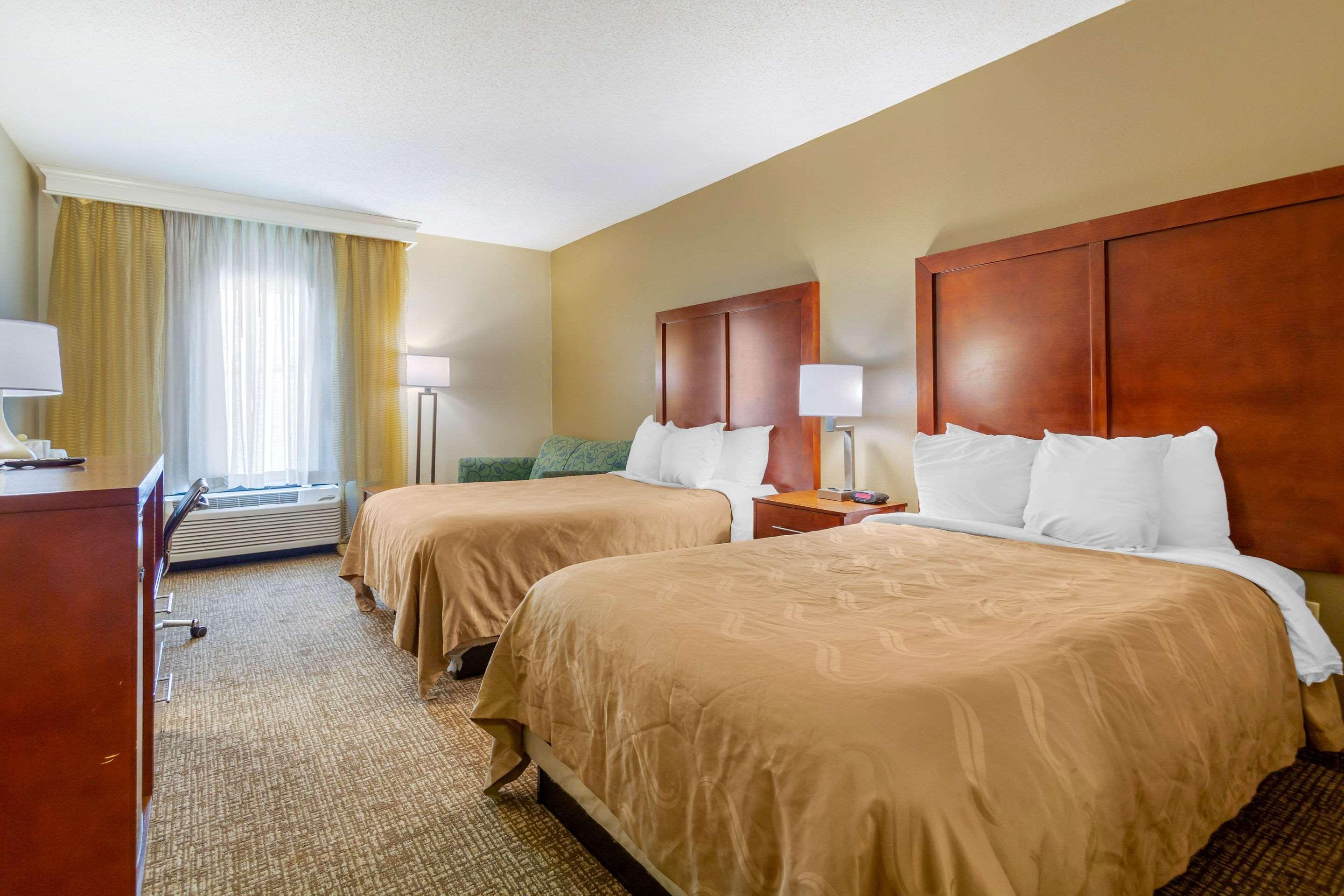 Quality Inn & Suites Olde Town Портсмут Екстер'єр фото