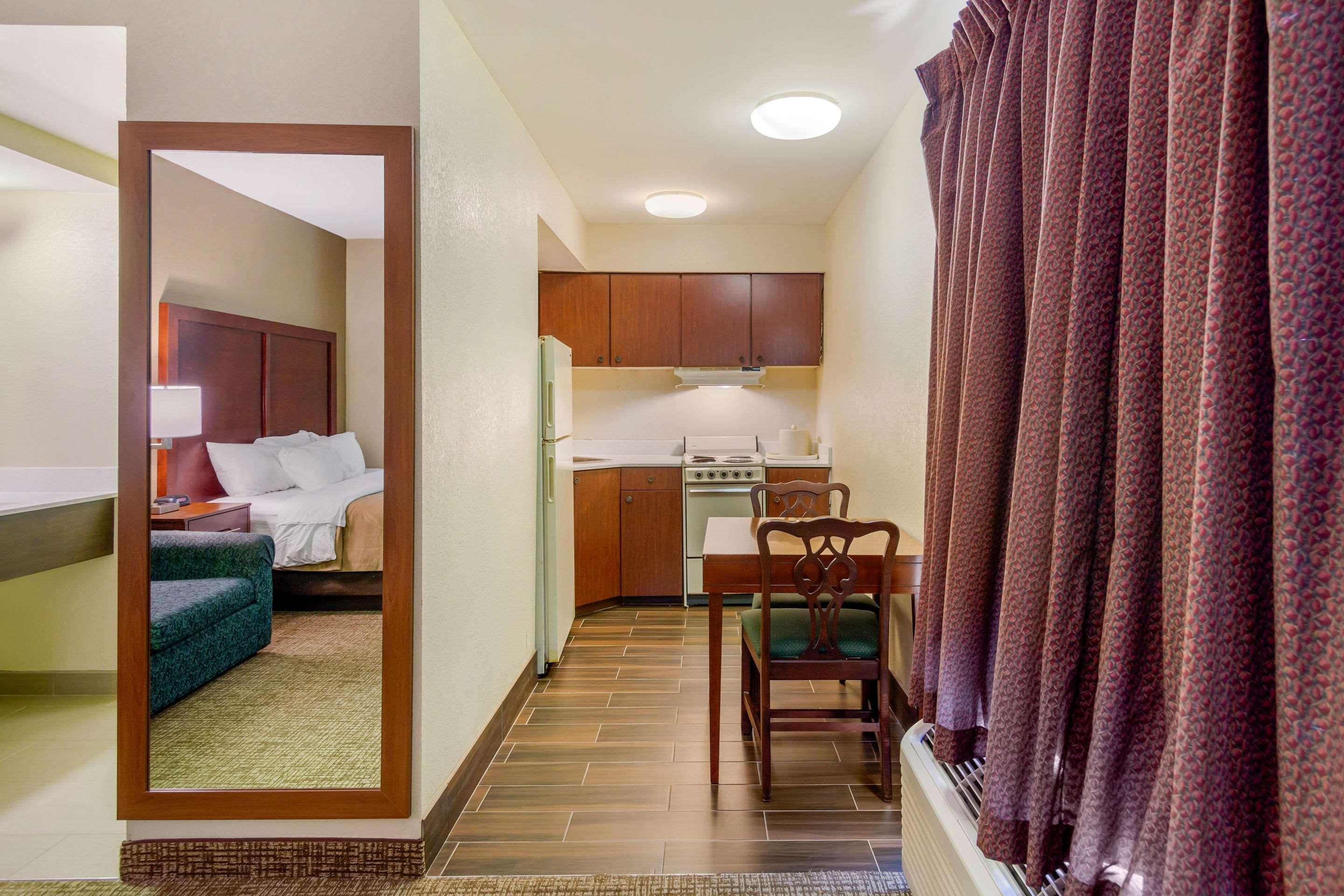 Quality Inn & Suites Olde Town Портсмут Екстер'єр фото