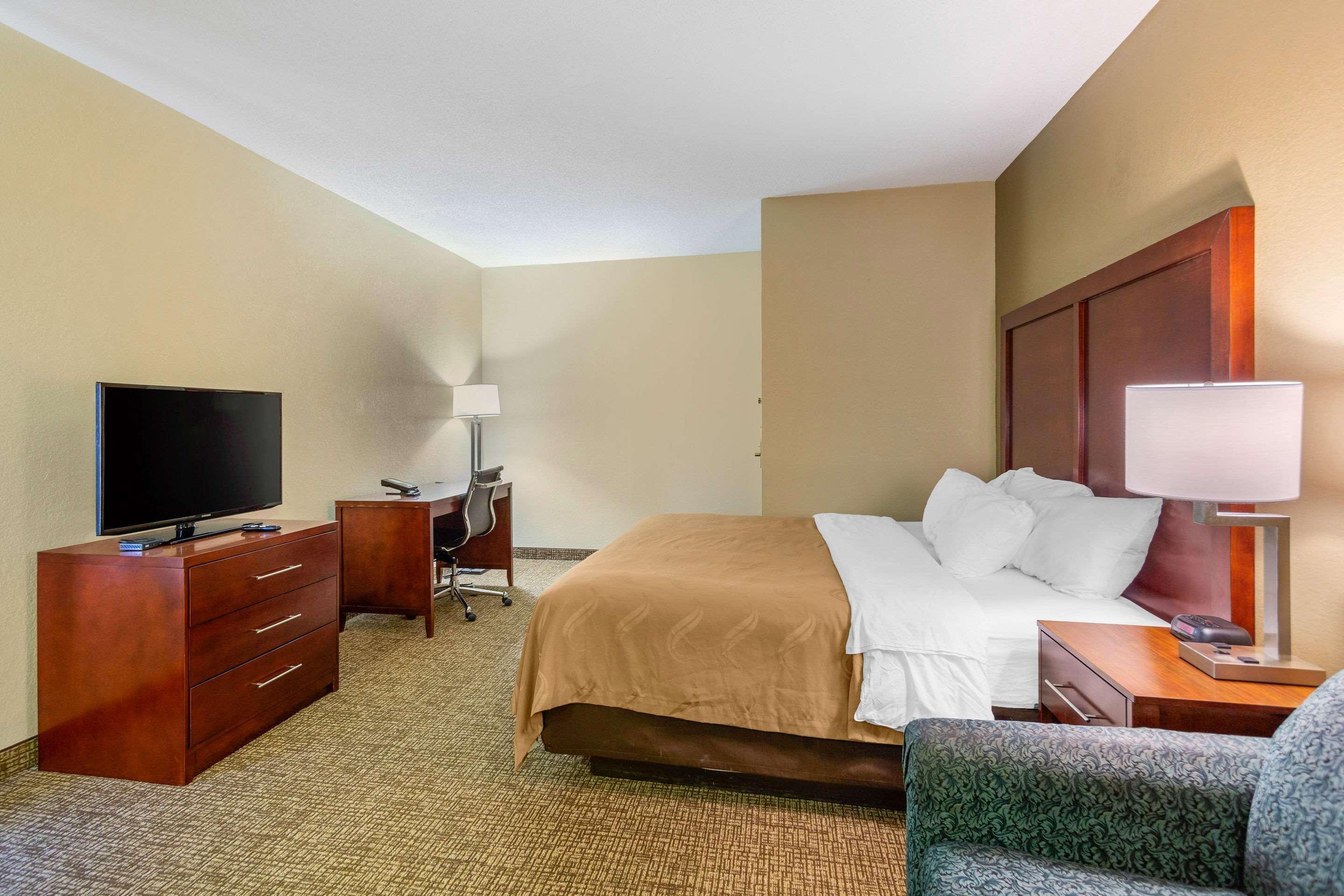 Quality Inn & Suites Olde Town Портсмут Екстер'єр фото