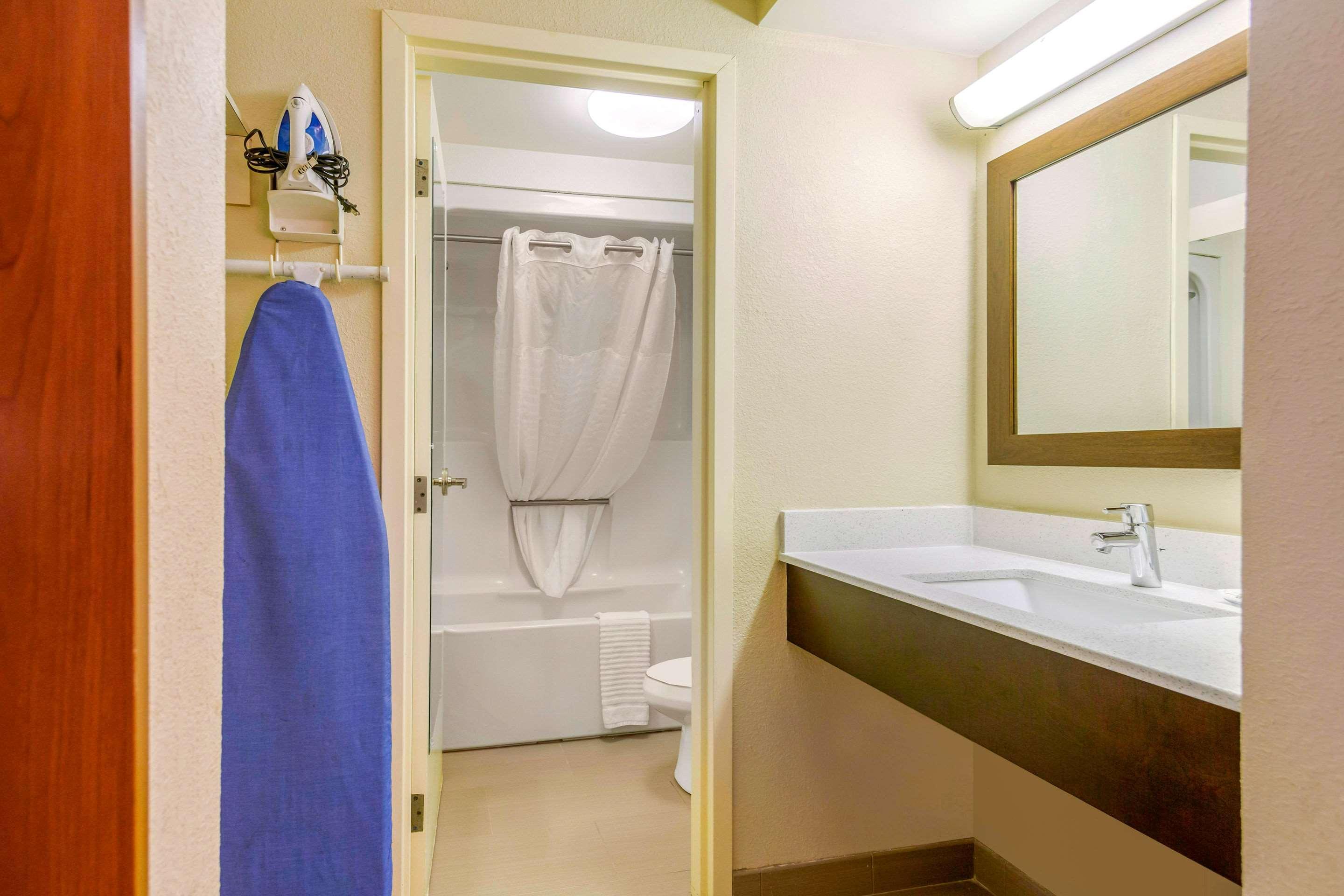 Quality Inn & Suites Olde Town Портсмут Екстер'єр фото