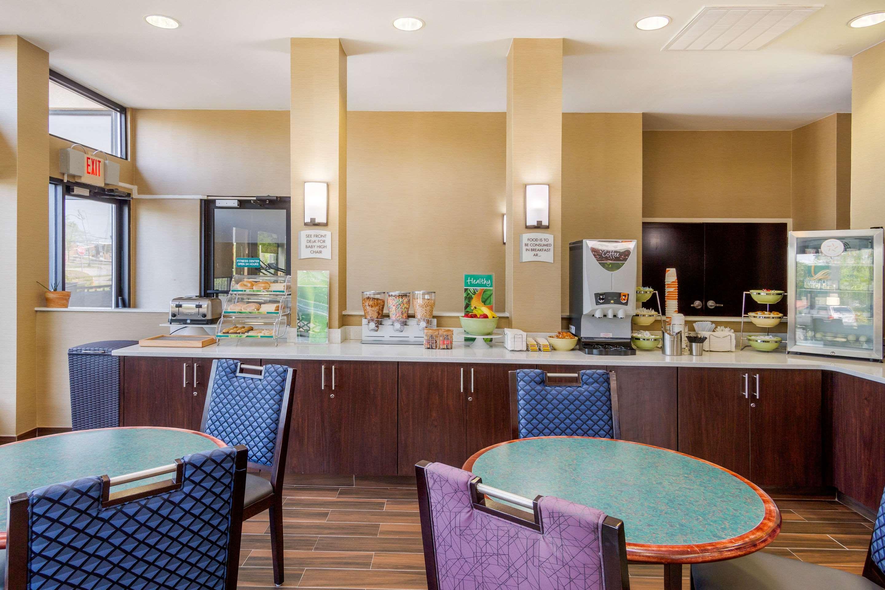 Quality Inn & Suites Olde Town Портсмут Екстер'єр фото