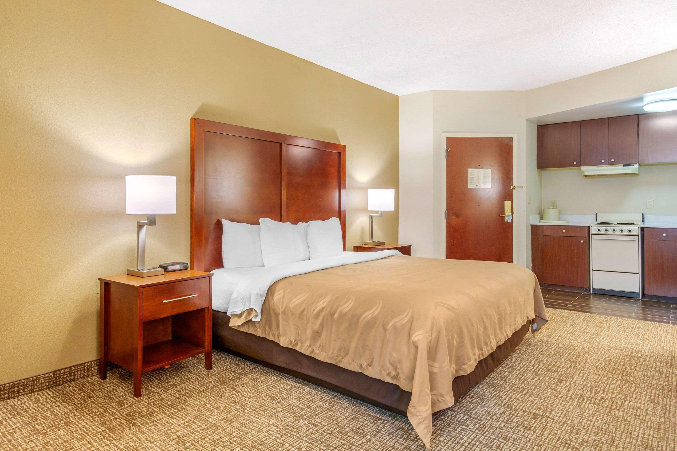 Quality Inn & Suites Olde Town Портсмут Екстер'єр фото