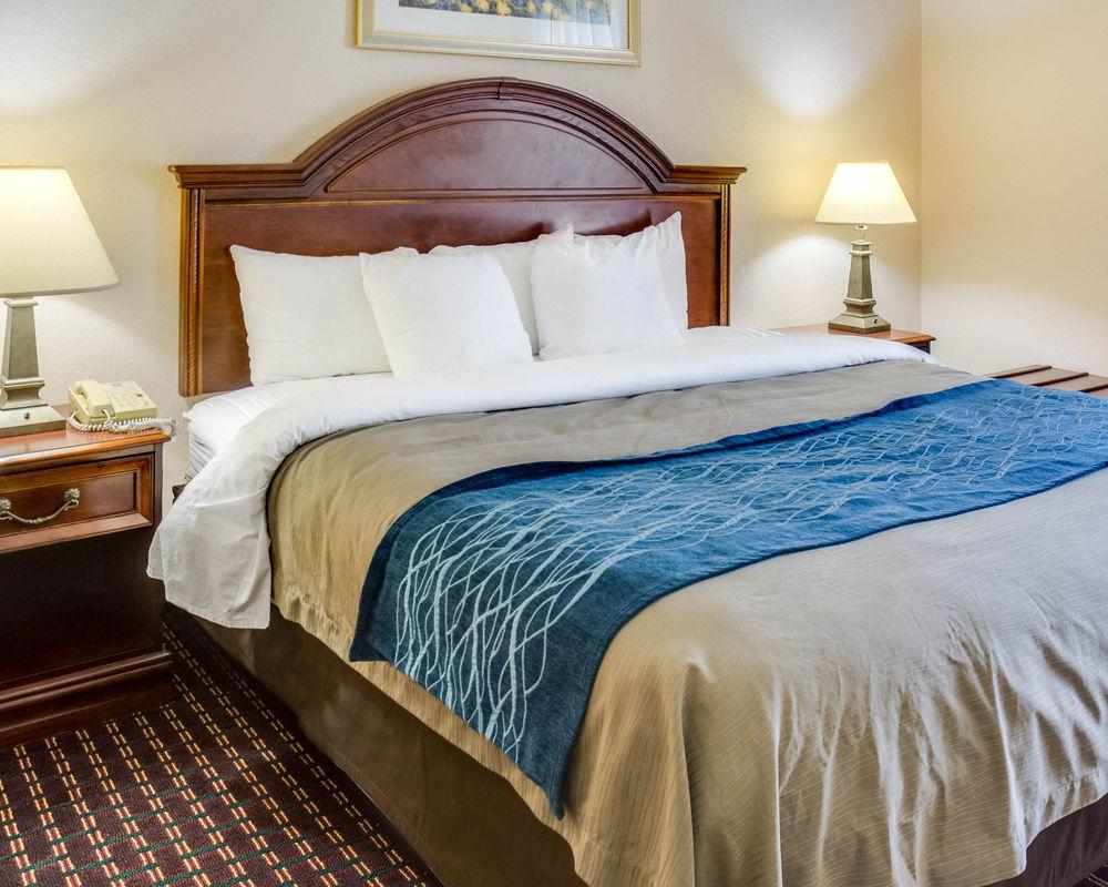Quality Inn & Suites Olde Town Портсмут Екстер'єр фото
