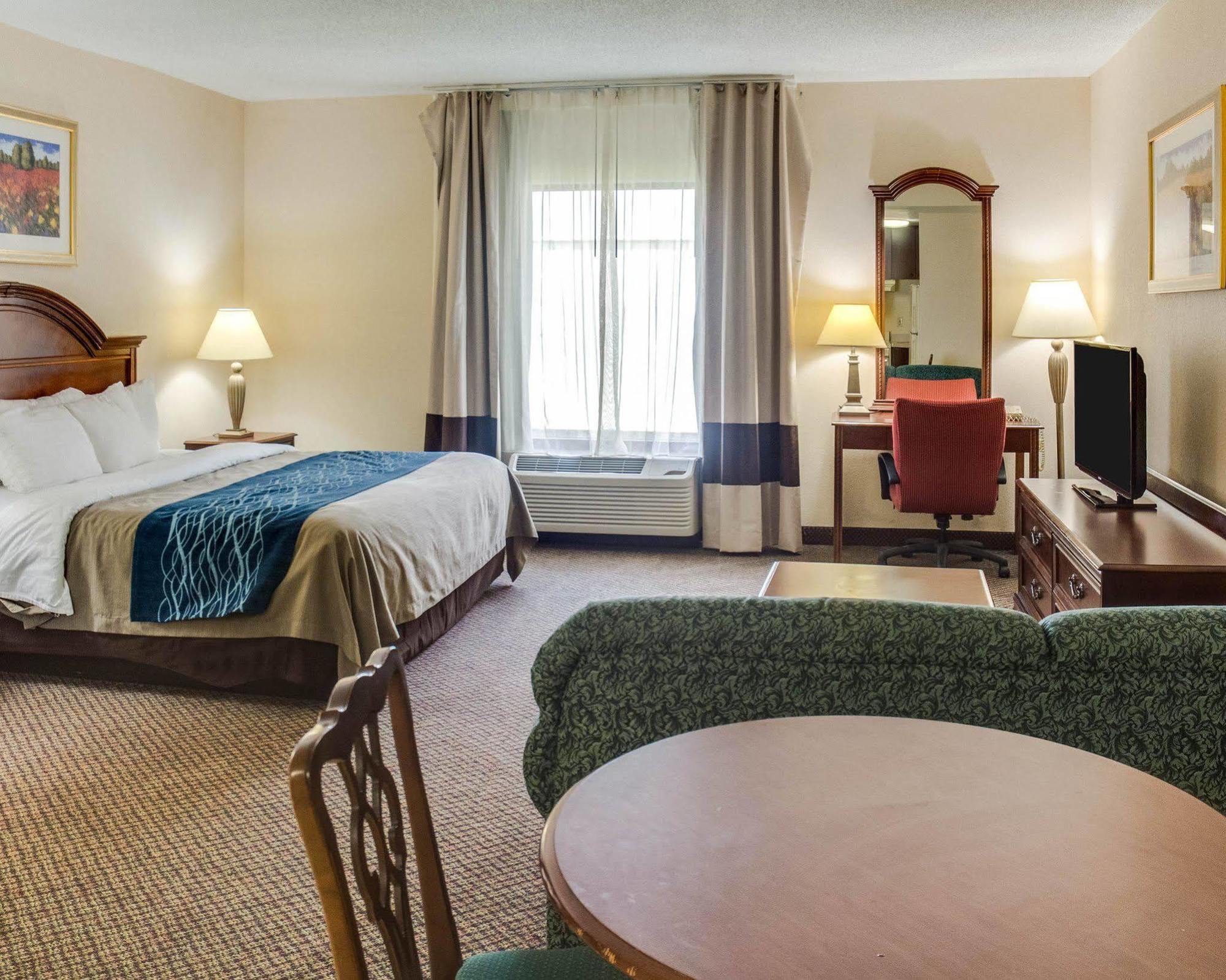 Quality Inn & Suites Olde Town Портсмут Екстер'єр фото